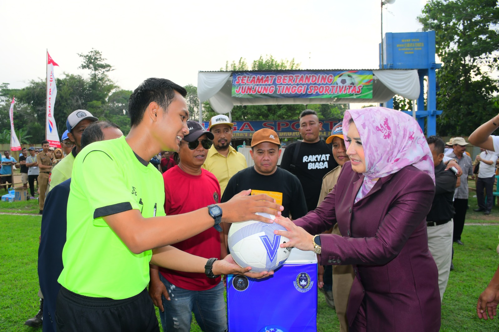 Buka Turnamen Pakumbulan Cup I, Bupati Fadia Harapkan Sepak Bola Kabupaten Pekalongan Lebih Maju