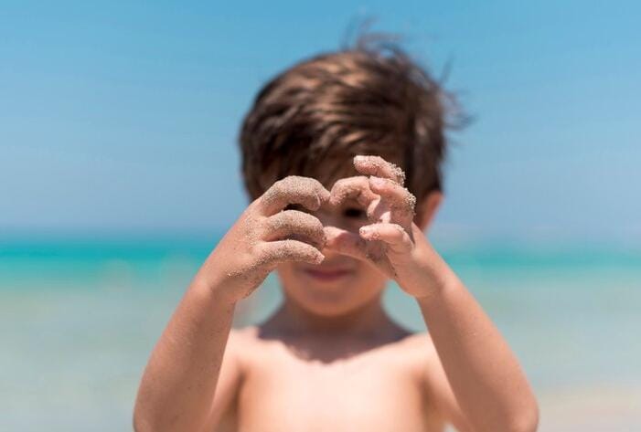 4 Rekomendasi Sunscreen Terbaik untuk Anak, Cegah Kulit Kusam dan Kering Sejak Dini