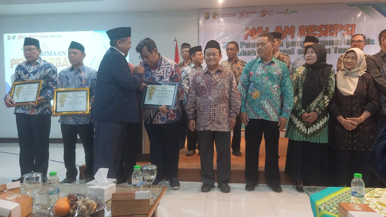 Tokoh Penggerak Koperasi Senior, Zainul Hakim Raih Penghargaan Harkop Jateng Berkat Dedikasi 31 Tahun
