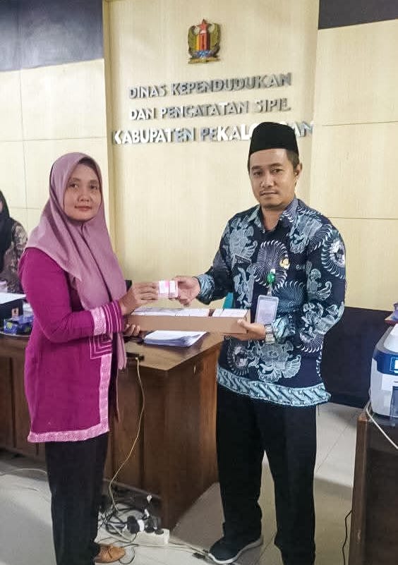 Disdukcapil-Kemenag Kabupaten Pekalongan Salurkan Ribuan KIA Lewat Program Pandu Ceria