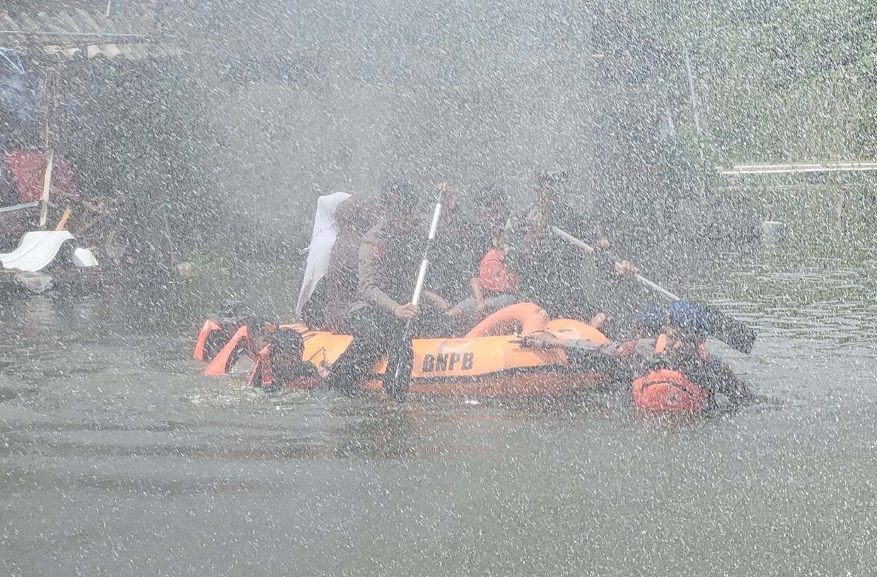Kodim dan Pemkot Pekalongan Simulasikan Tanggap Darurat Banjir, Ibu Hamil dan Lansia Dievakuasi