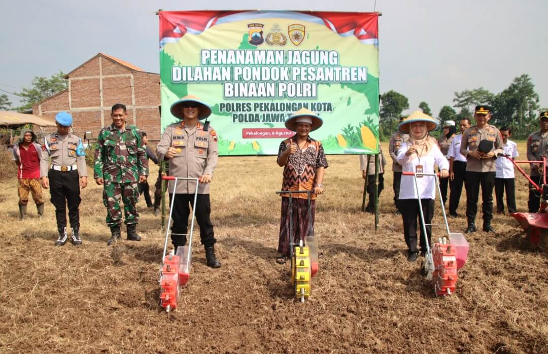 Sinergi Polres Pekalongan Kota dan Ponpes Al Maliki Dukung Ketahanan Pangan: Tanam Jagung di Lahan 2,5 Ha