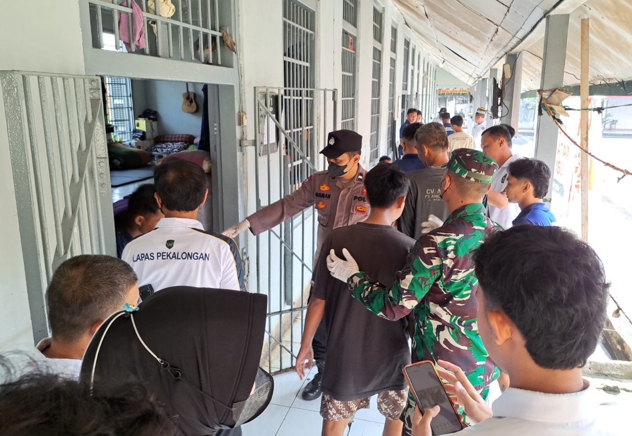 Razia dan Tes Urine Serentak, Lapas Pekalongan Tegaskan Komitmen Zero Halinar