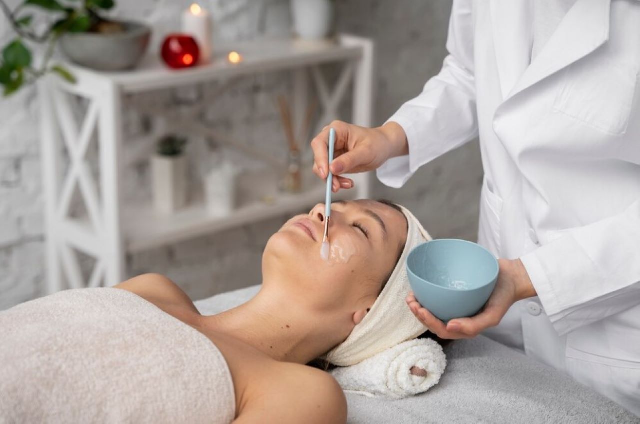 Cara Pakai Petroleum Jelly Agar Wajah Awet Muda, Cukup 20 Menit Saja