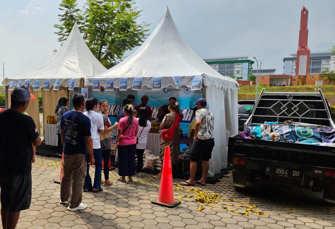 Hadirkan Sembako Murah, GPM BI Tegal Diserbu Warga Sekitar KIT Batang