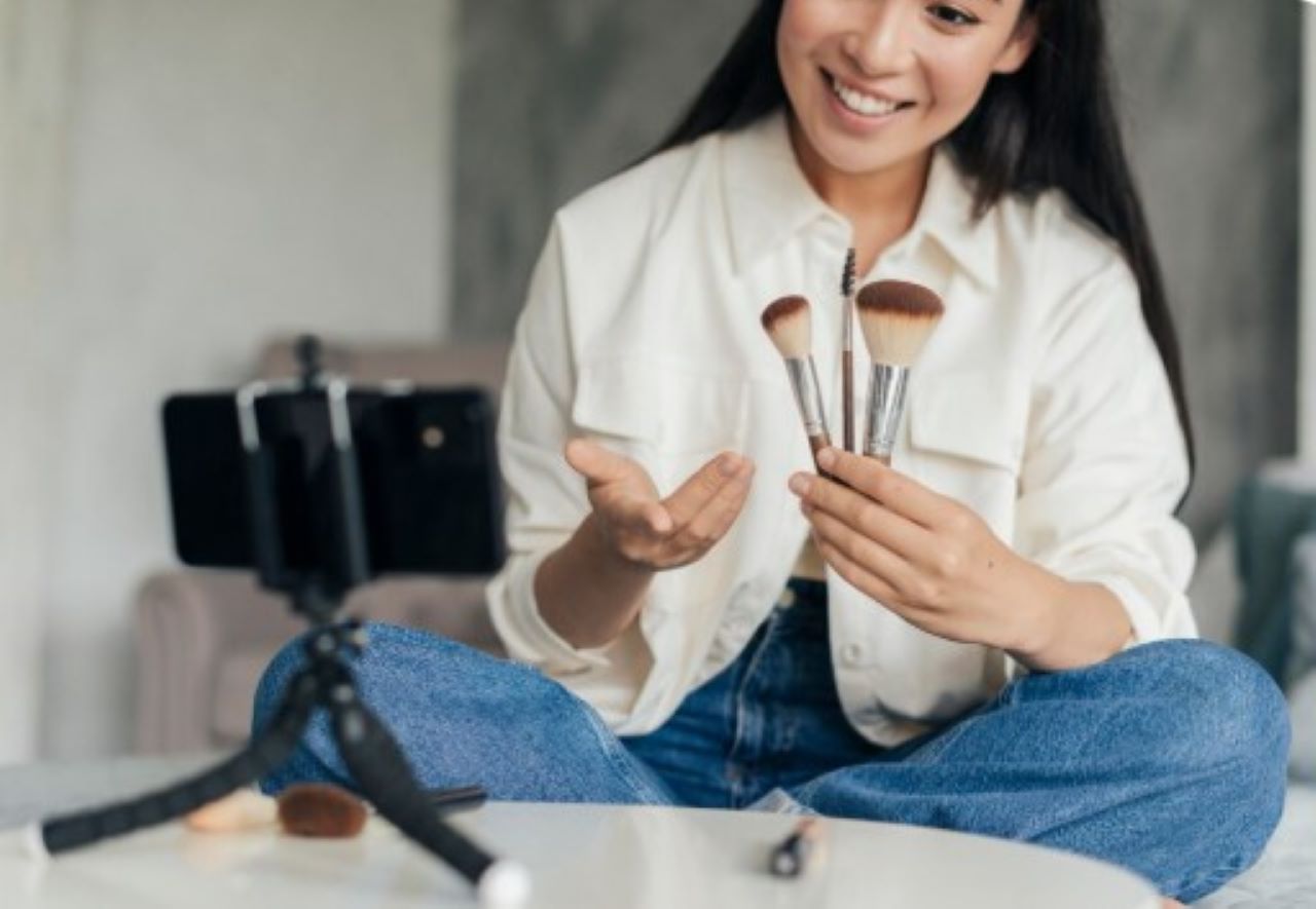 Begini Cara Menggunakan Makeup Agar Tampak Natural, Butuh 8 Langkah