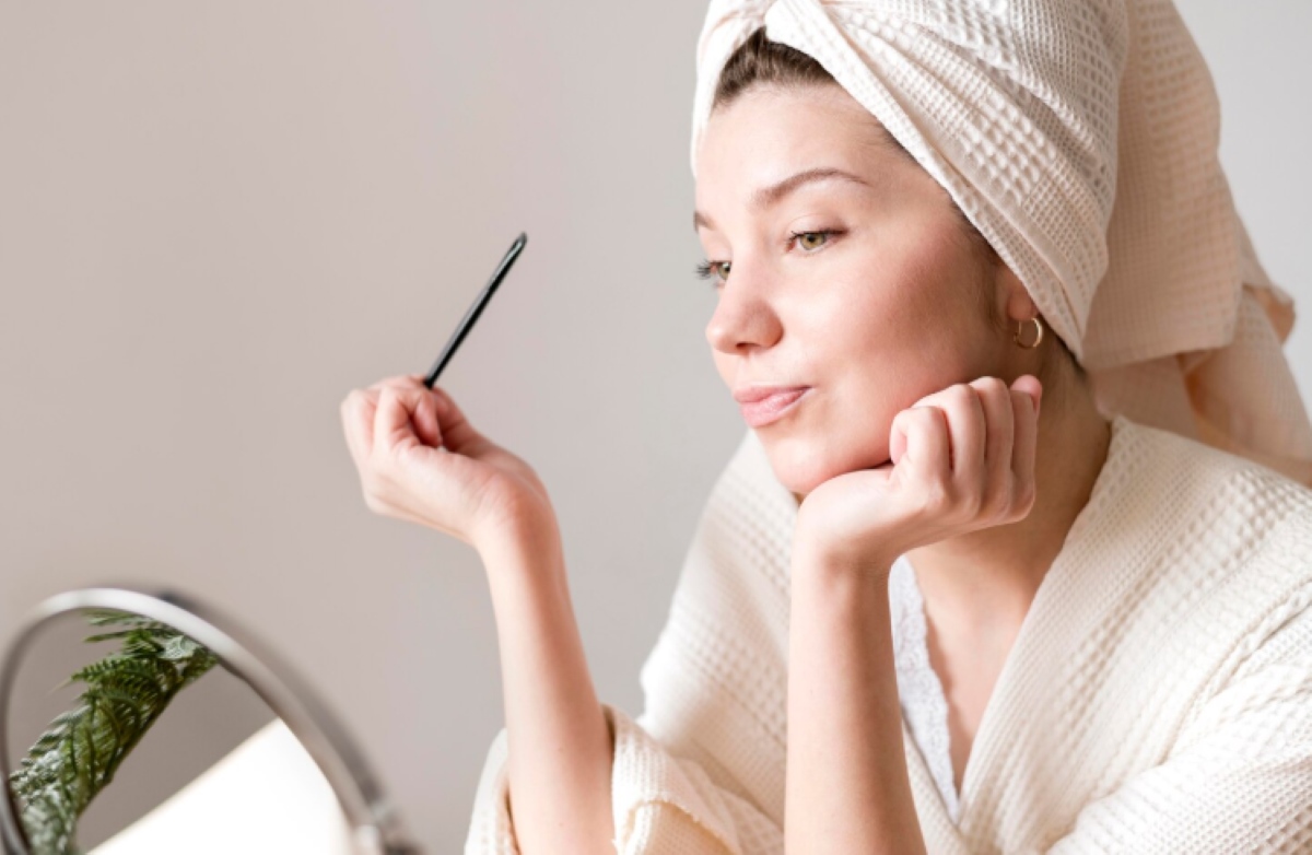 Tips Bikin Makeup Natural Cuma Pakai 4 Produk Ini, Simpel Anti Ribet 