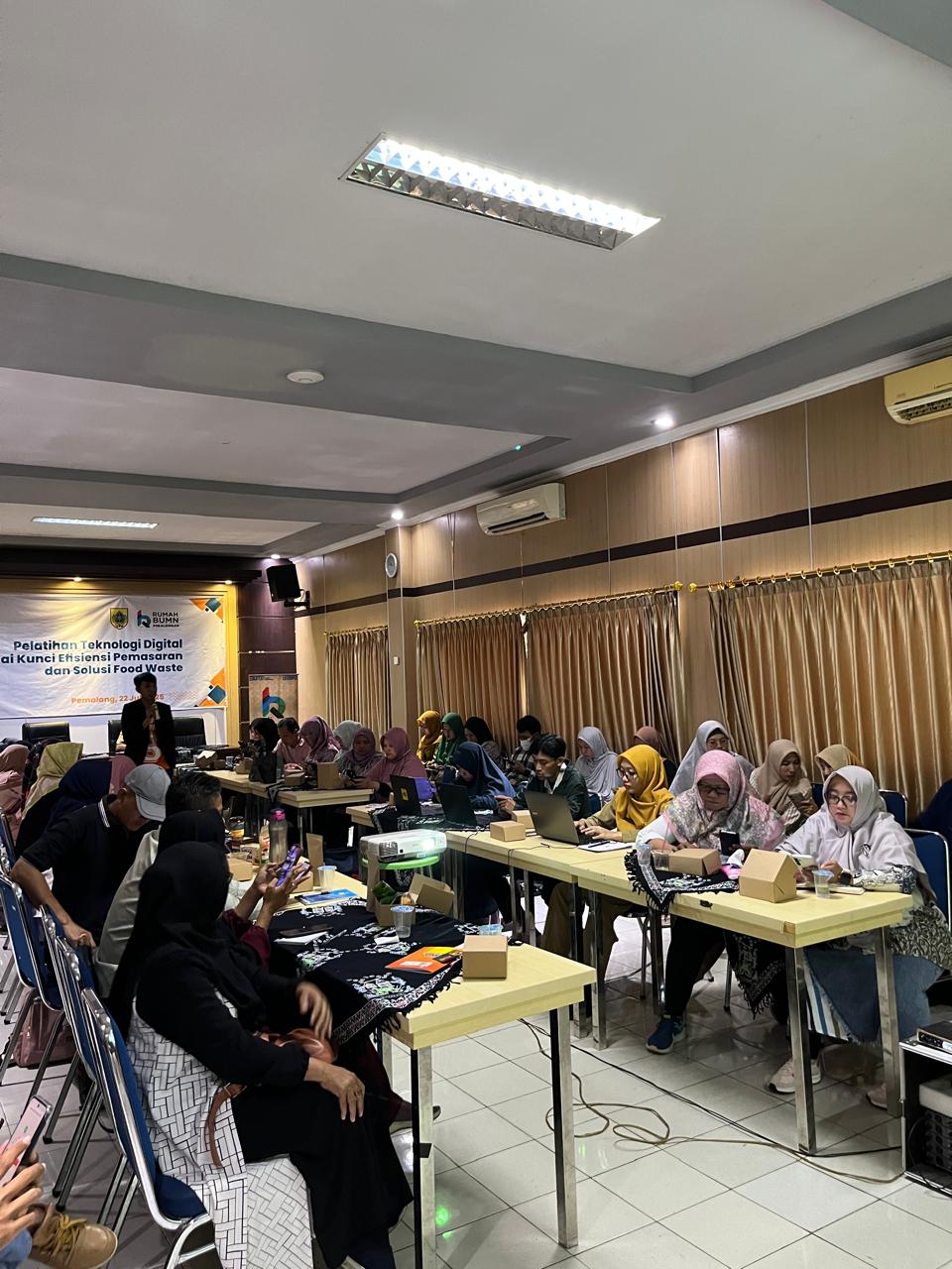 Pelatihan Teknologi Digital, Rumah BUMN-Shopee Kolaborasi Dorong UMKM Pekalongan Go Digital