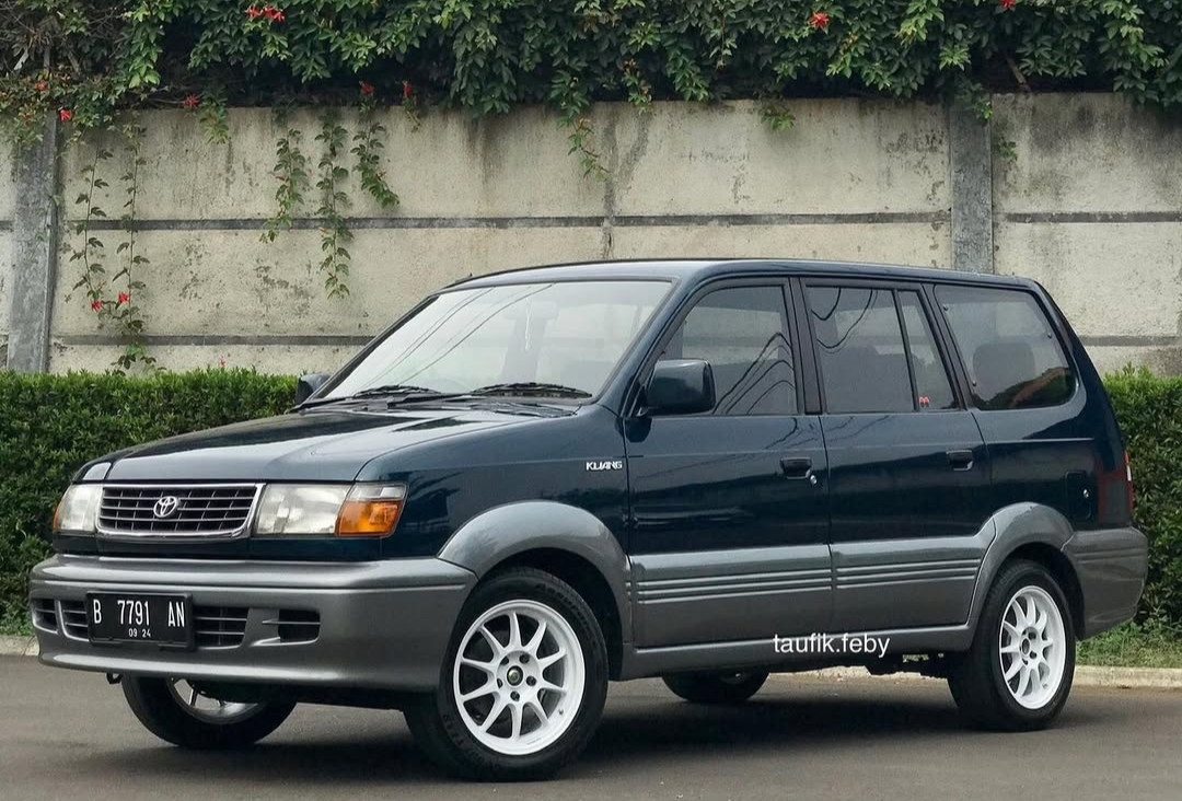 Toyota Kijang Krista Diesel Saudara dari Toyota Kijang LGX yang Masih Banyak Menjadi Mobil Incaran!