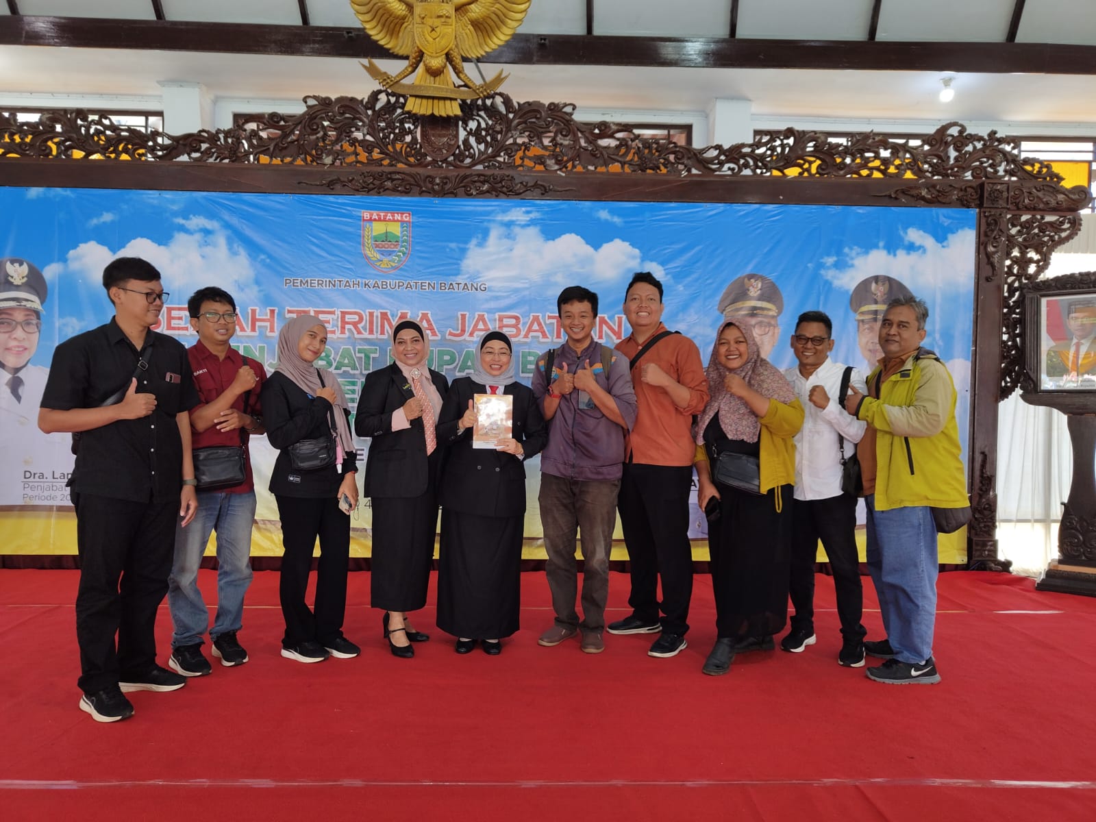 Pegiat Literasi Batang Abadikan Kiprah 3 Tahun Kepemimpinan Pj Bupati Batang dalam Buku