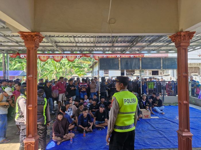 Ratusan Warga Geruduk Balai Desa Sembungjambu, Tuntut Transparansi Dana Desa