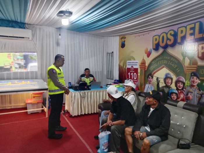 17 Pemudik Asal Tegal Terlantar di Tol Pekalongan, Polisi Turunkan Bus Khusus 