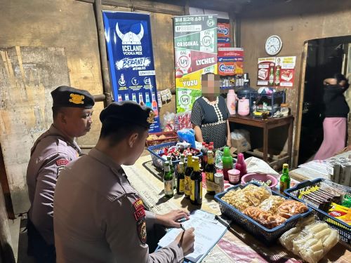 Warung di 3 Kecamatan Dikosek, Samapta Polres Pekalongan Sita 56 Botol Miras