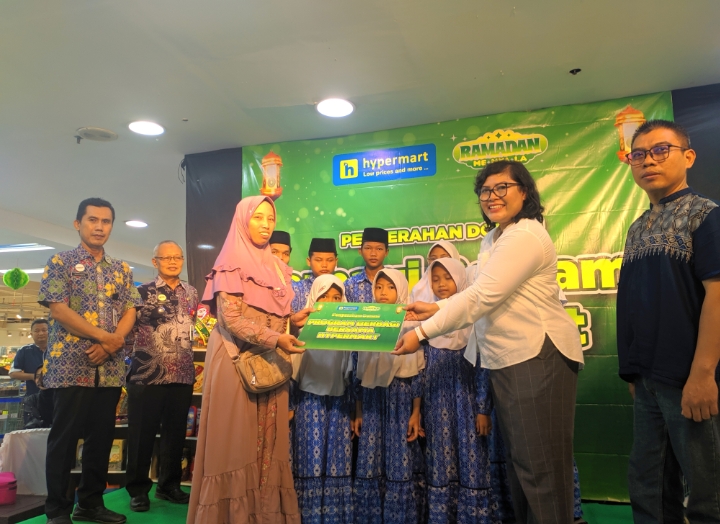 Hypermart Berbagi Serentak di 10 Kota, Bertajuk Ramadan Menyala Salurkan Santunan untuk Anak Yatim 