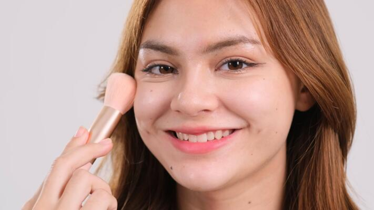 4 Bedak Murah Tapi Bagus yang Cocok untuk Kulit Kusam dan Berflek Hitam