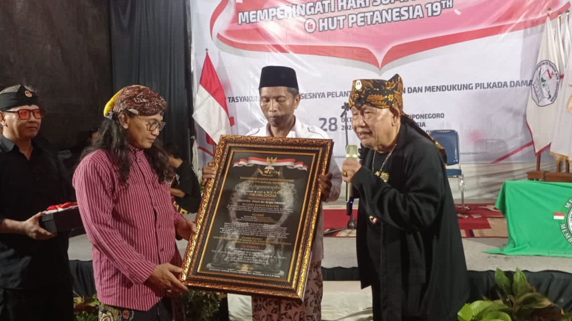 Petanesia Terima Anugerah Pusaka Kujang pada Peringatan Sumpah Pemuda dan HUT ke-19