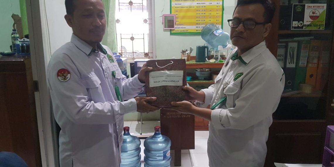 MTs Negeri 2 Pekalongan Galang Donasi Bagi Korban Bencana Banjir dan Tanah Longsor
