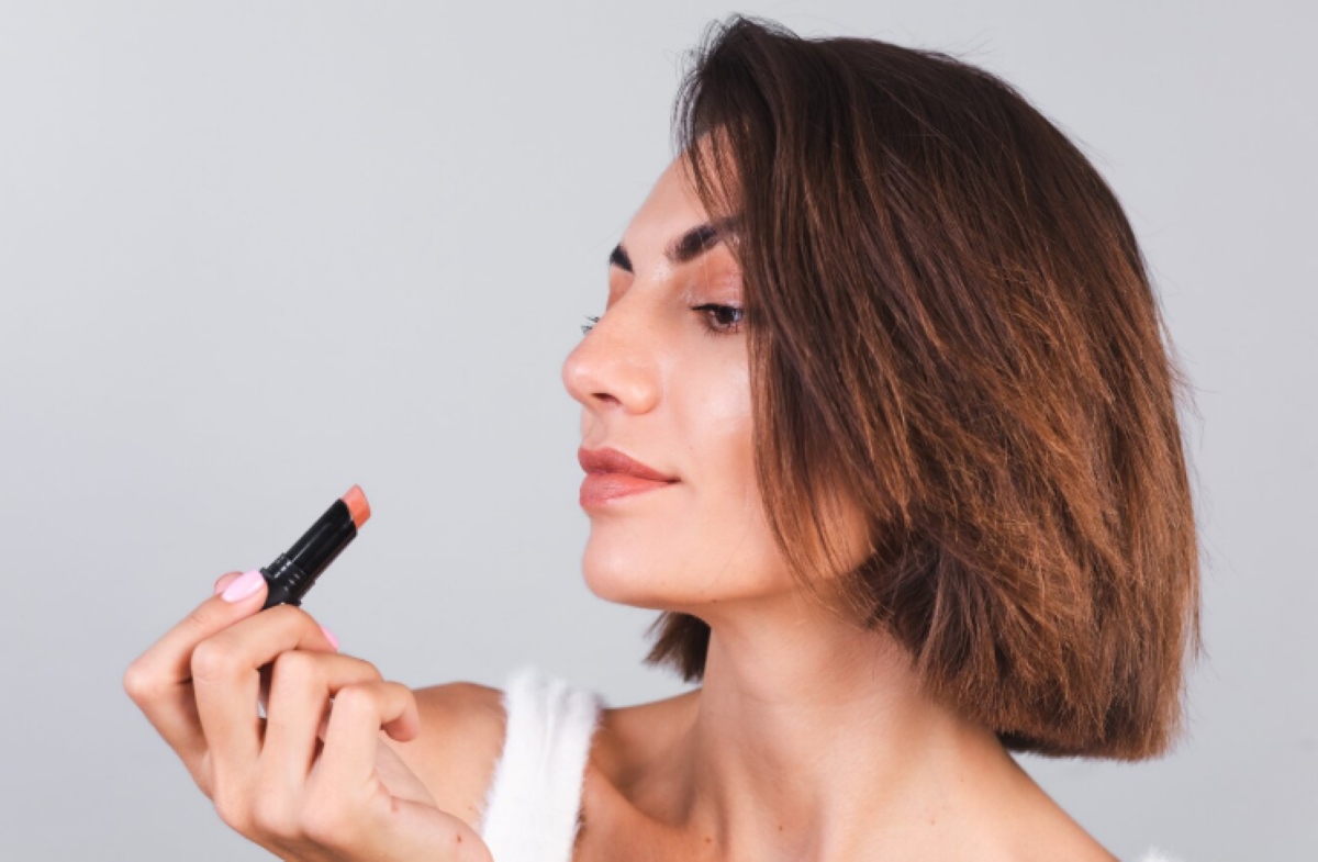 5 Rekomendasi Tinted Lipbalm yang bisa menutup Bibir Gelap, Dijamin Bikin Muka Terlihat Lebih Segar 