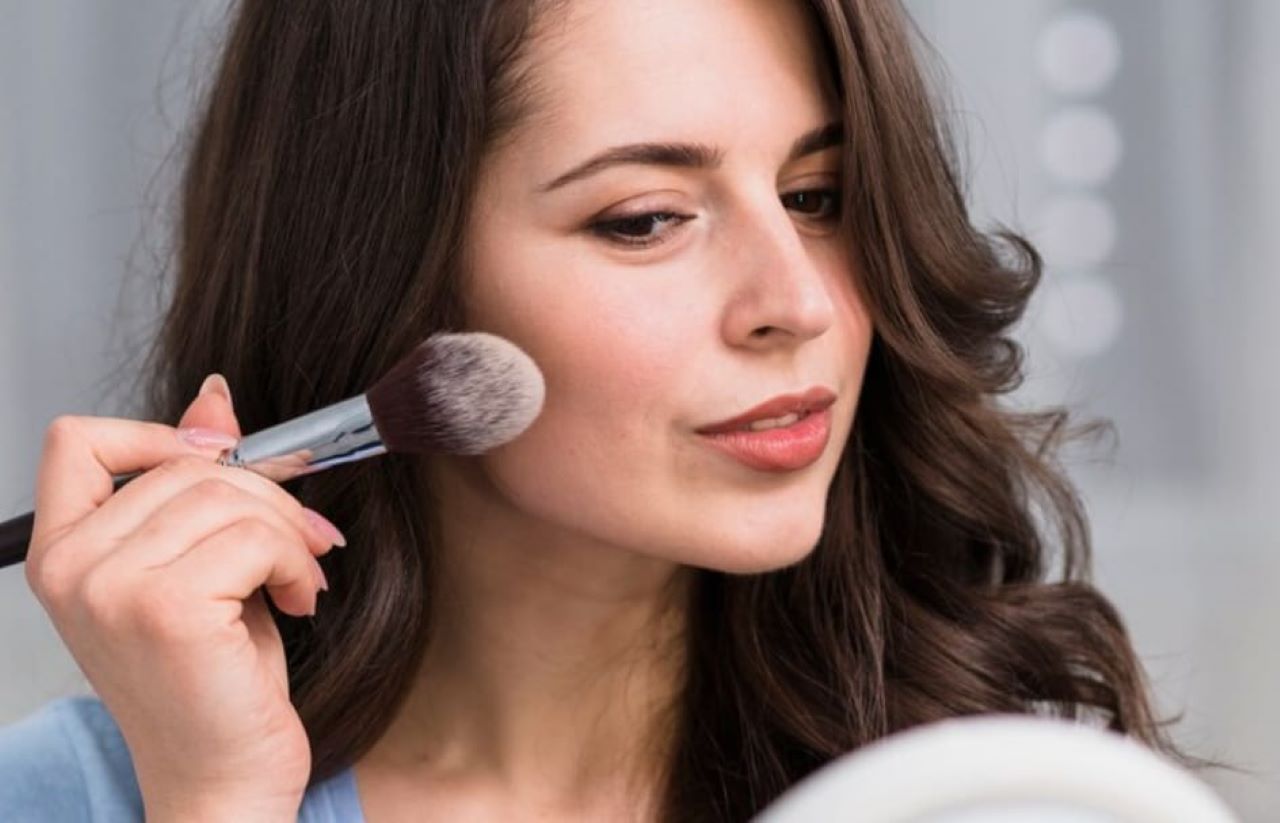 Rekomendasi Bedak Tabur yang Cocok Dipakai Sehari-Hari, Bikin Wajah Halus dan Anti Kilap