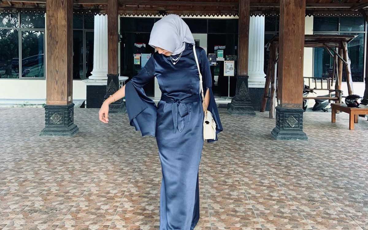 Tren Fashion Ramadhan: Rekomendasi Outfit Lebaran Berbahan Satin yang Bisa di Mix-and Match, Modern dan Syar'i