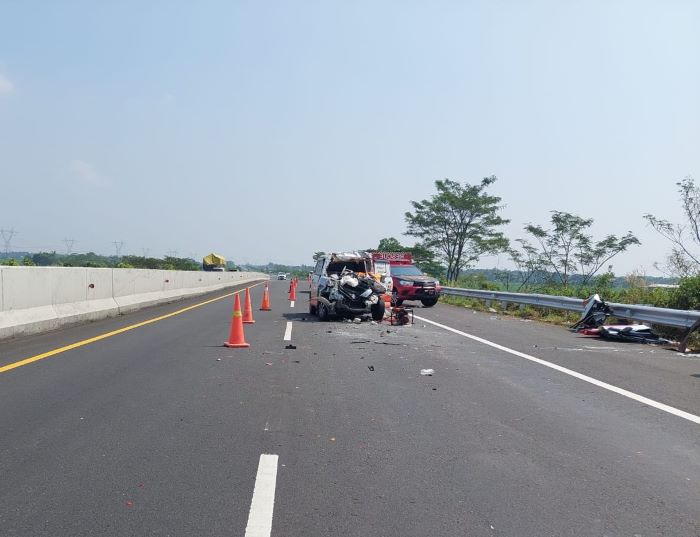 Innalilah, Sopir Ambulans Berlogo PKS Yang Kecelakaan di Jalan Tol Pekalongan Akhirnya Meninggal Dunia