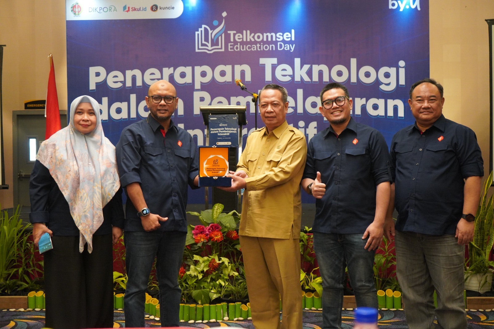 TELKOMSEL EDUCATION DAY: PENERAPAN TEKNOLOGI DALAM PEMBELAJARAN INTERAKTIF