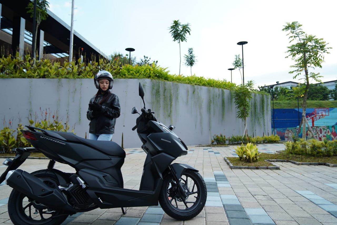 Perempuan Harus Tau, Hal Dasar Yang Dipelajari Sebelum Naik Motor 