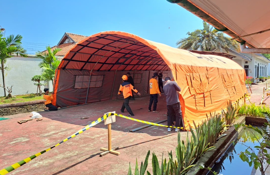 Persiapan Layanan Kunjungan Lebaran, Lapas Pekalongan Pasang Tenda Bantuan BPBD