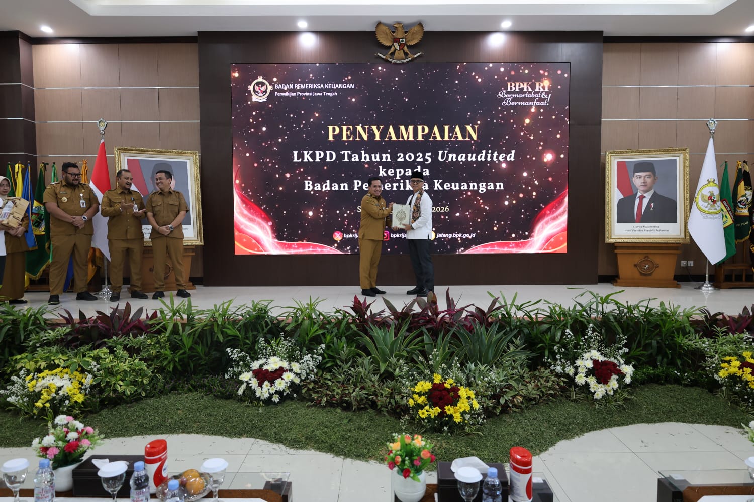 Plt Bupati Pekalongan Sukirman Serahkan LKPD 2025 ke BPK, Tekankan Transparansi dan Akuntabilitas