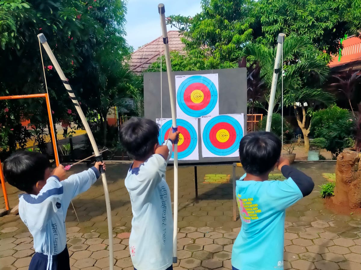 Tak Sekadar Olahraga Sunnah, Ekskul Panahan Lahirkan Atlet Berprestasi di SDIT Permata Hati