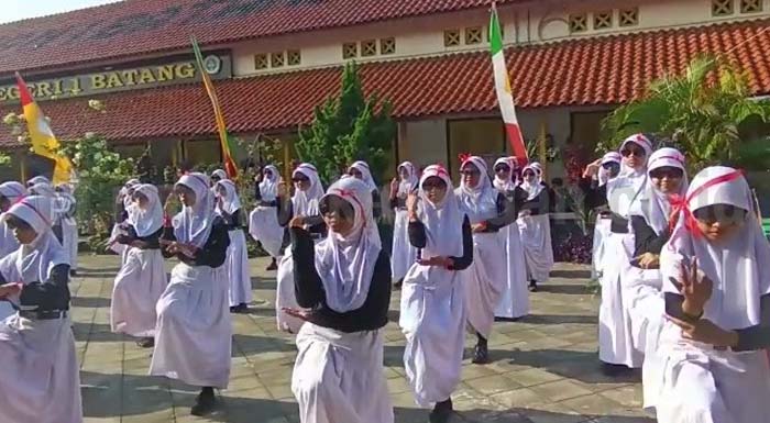 Keren, 190 Siswa SMPN 1 Batang Kompak Flashmob Tari Babalu