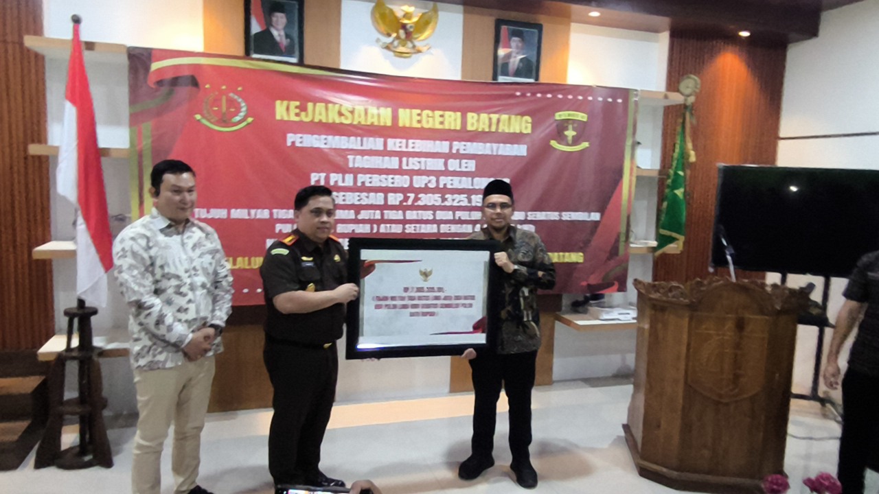 PLN Kembalikan Rp 7,3 Miliar Kelebihan Bayar Listrik PJU ke Pemkab Batang