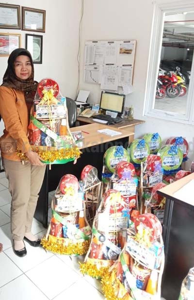  Banjir Orderan Hampers Lebaran 