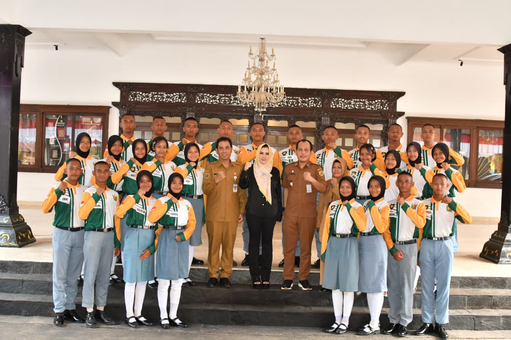 Bupati Fadia Arafiq Dorong Paskibraka Kabupaten Pekalongan Jalani Tugas dengan Senyum dan Keyakinan Diri