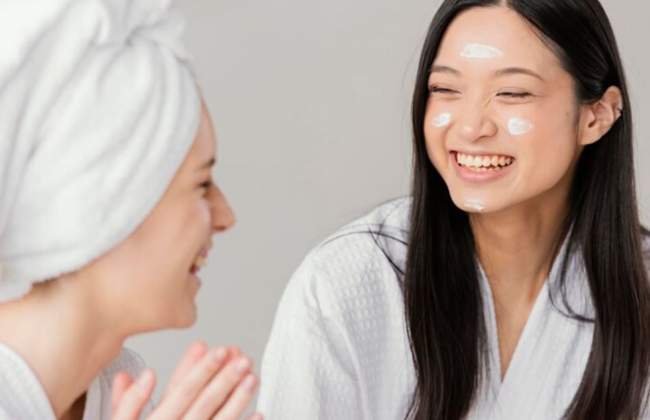 3 Rekomendasi Sunscreen untuk Merawat Kulit Berminyak Terbaik! Kulit jadi Cerah dan Bebas Kilap