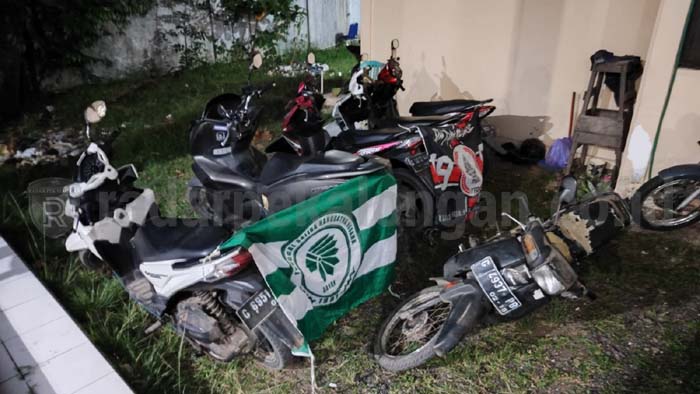 Gerombolan Geng Motor Mabuk-mabukan, Kocar Kacir Didatangi Mobil Polisi 