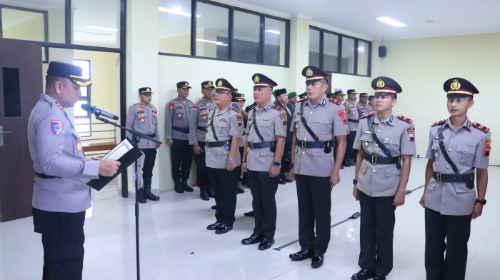 Kasat Narkoba Polres Pekalongan dan 4 Kapolsek jajaran Polres Pekalongan dimutasi