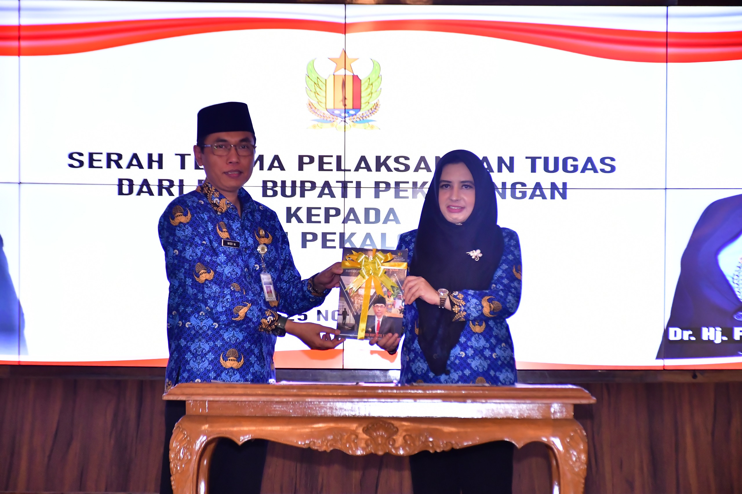 Fadia Arafiq dan Widi Hartanto Laksanakan Serah Terima Jabatan Bupati Pekalongan