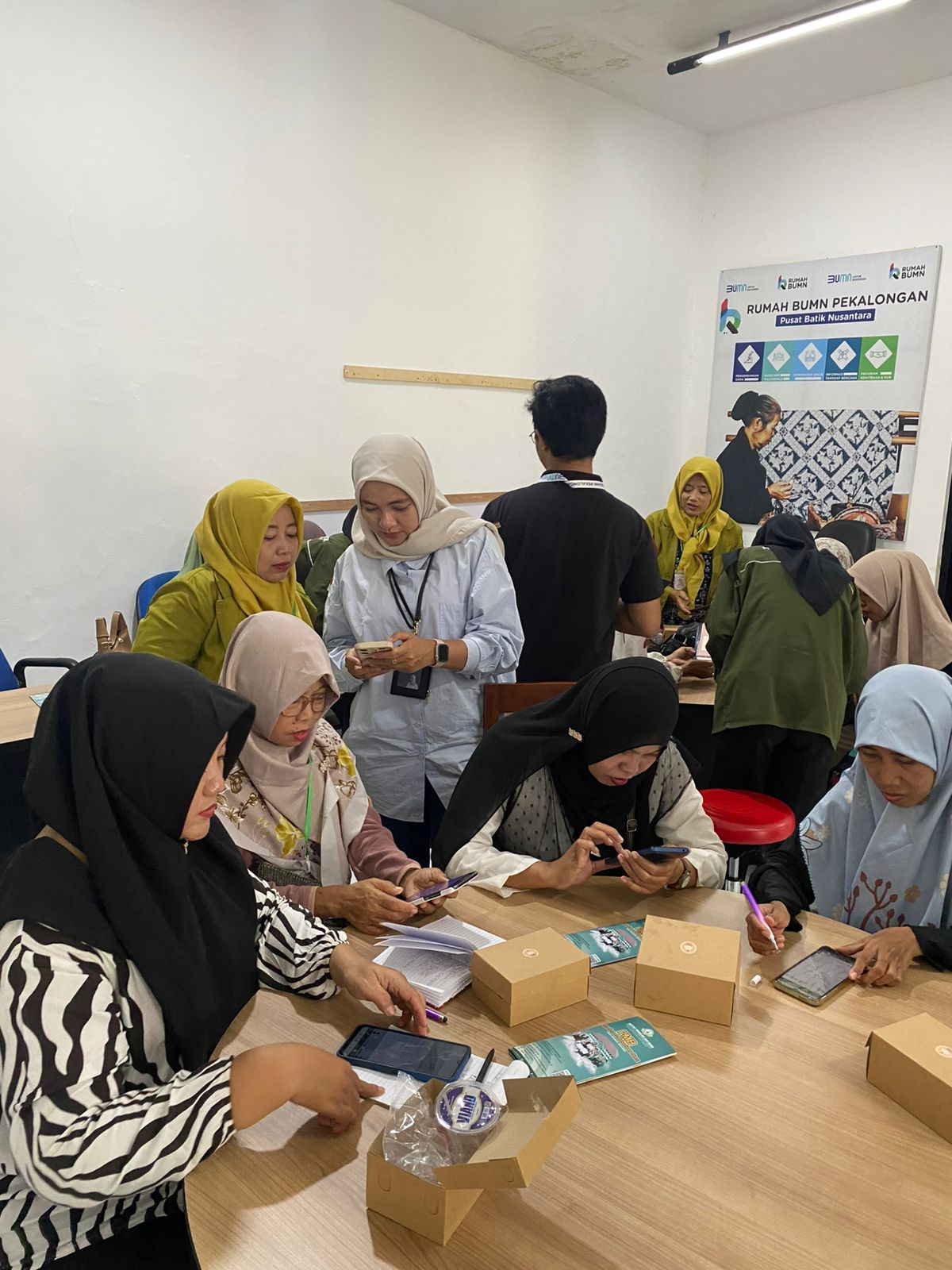 Rumah BUMN BRI Pekalongan Ajak Puluhan Perajin Batik Melek Digital