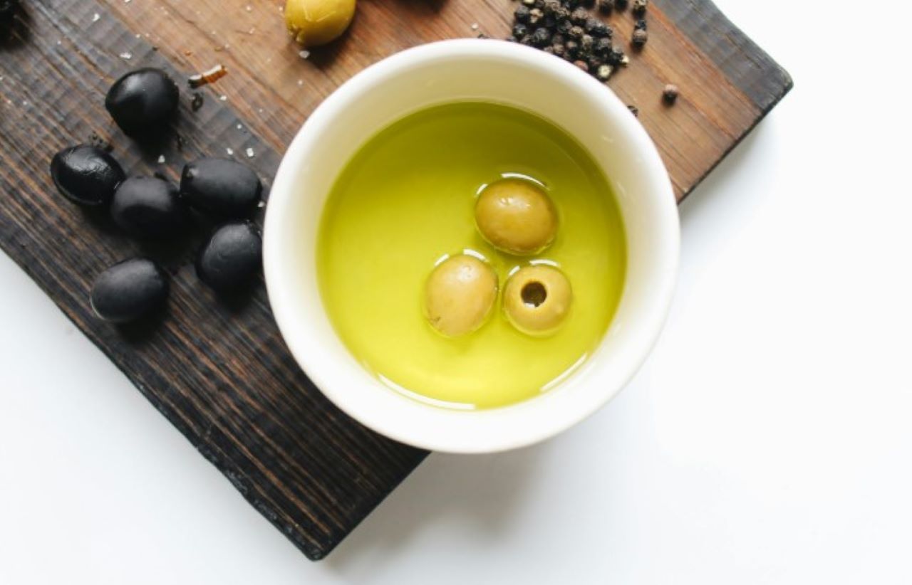 Flek Hitam Pudar! 5 Manfaat Minyak Zaitun untuk Perawatan Kulit, Begini Caranya