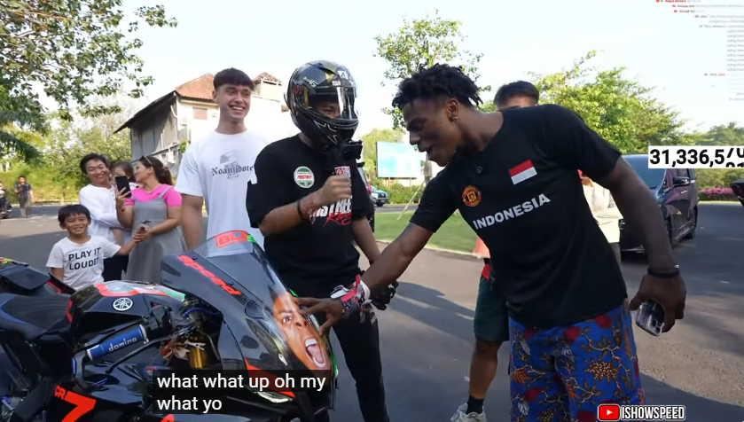 YouTuber IShowSpeed Kaget Lihat Motor Sport Yamaha R1 yang Ada Foto Dirinya, Ternyata Segini Harganya