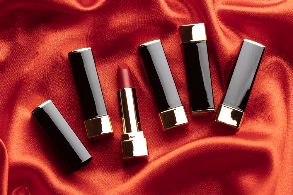 6 Rekomendasi Lipstik Warna Merah yang Tahan Lama, Cocok untuk Kamu yang Ingin Tampil Percaya Diri