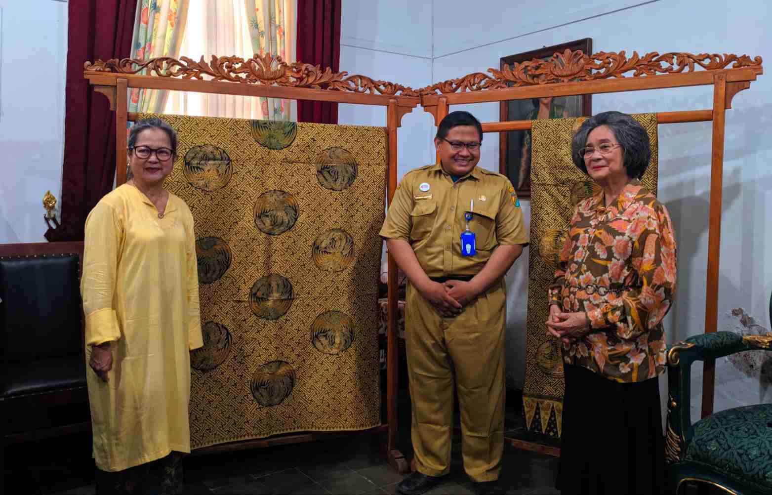 Keluarga Bung Hatta Sumbangkan Koleksi Batik Pribadi Ke Museum Batik Pekalongan