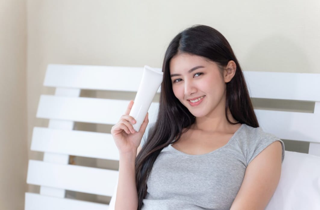 4 Sunscreen yang Bagus untuk Kulit Berminyak dan Mengecilkan Pori-Pori, Wajah jadi Awet Muda Bebas Flek Hitam
