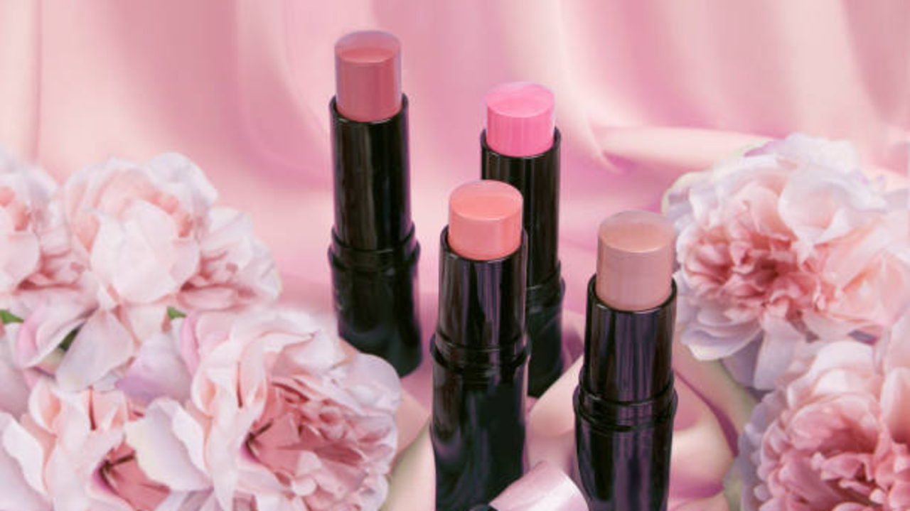 Daftar Rekomendasi Blush On Stick Terbaik untuk Dicoba, Semuanya Dibawah 100 Ribu