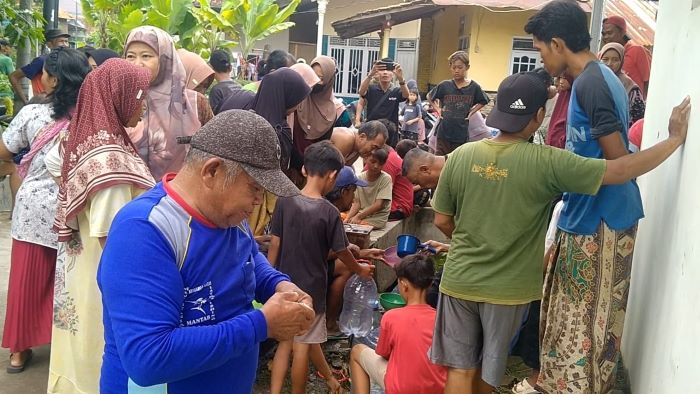 Warga Desa Rowoyoso Pekalongan Berebut Air Misterius, Dikira Mujarab Ternyata Air PDAM Yang Bocor