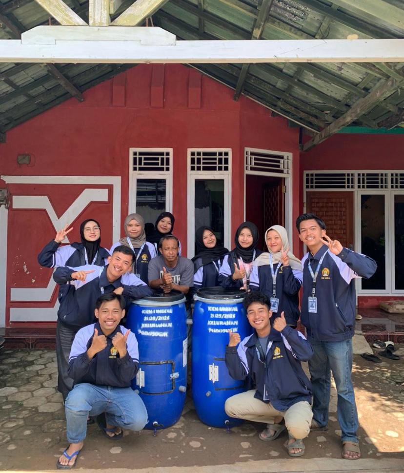 KKN UNIKAL Sulap Sampah Jadi Berkah: Hadirkan Komposter Aerob dan Rumah Botol di Podosugih