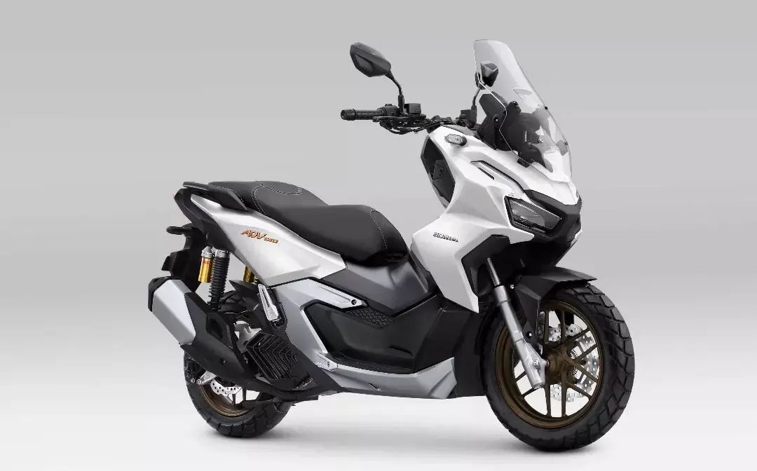 Honda ADV 160 2024 Menawarkan Banyak Kelebihan, Spesifikasinya Bikin Pesaingnya Panik!