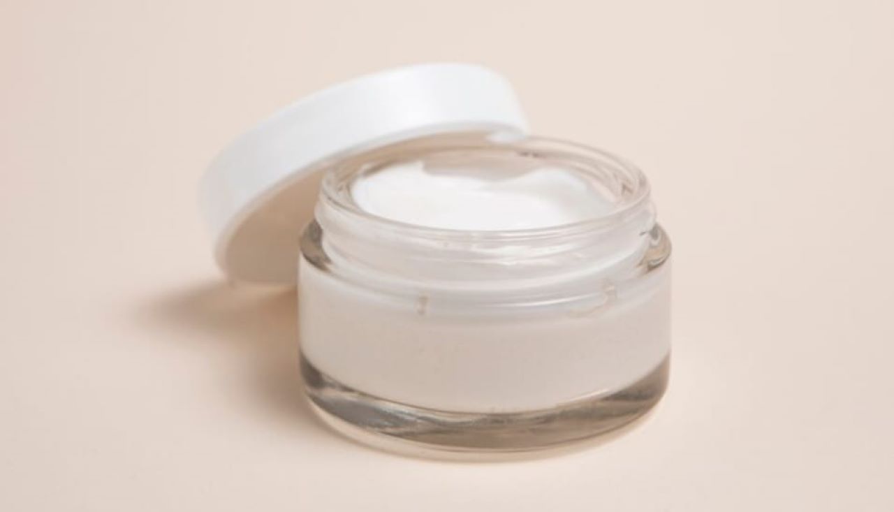 Rekomendasi Cream Wajah Pengecil Pori-Pori untuk Wajah Mulus Terbaik 2025