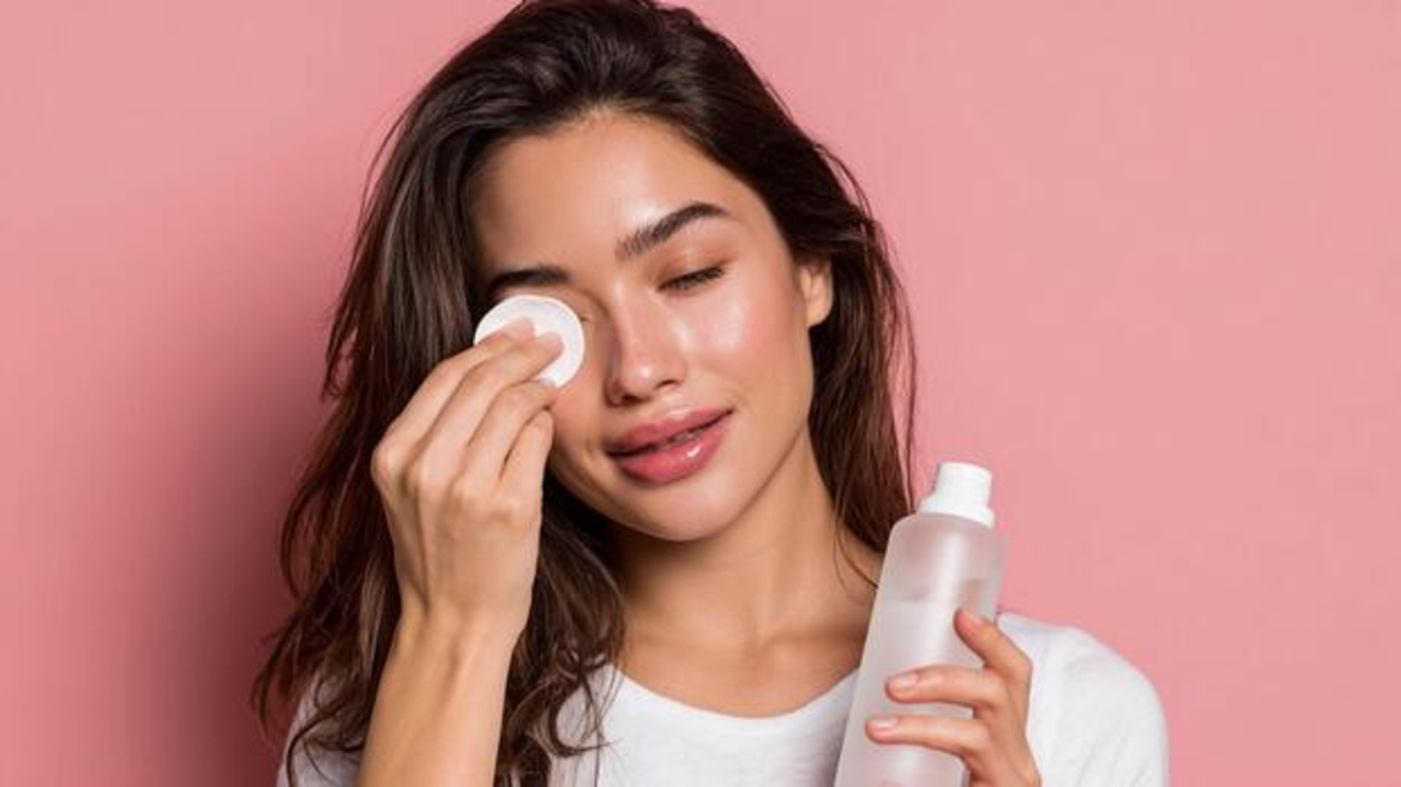 4 Toner Terbaik untuk Mencerahkan Kulit Kusam dan Berflek Hitam